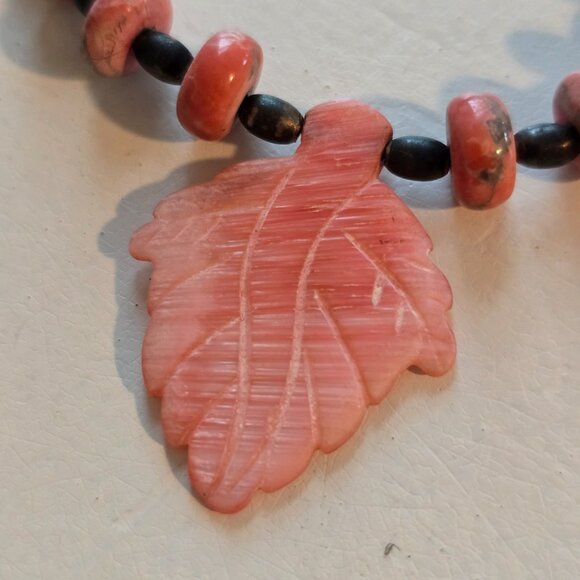 Natural Pink Rhodochrosite Etched Leaf Stone Beaded Necklace 15" - Picture 5 of 15